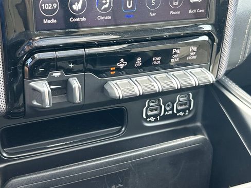 Used 2020 RAM 1500 Limited AWD/4WD image 37