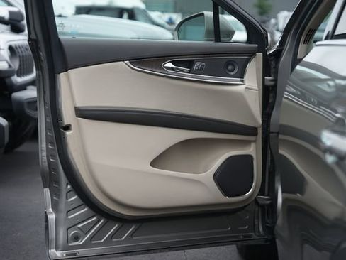 Used 2016 Lincoln MKX Reserve w/ Technology Package FWD image 31