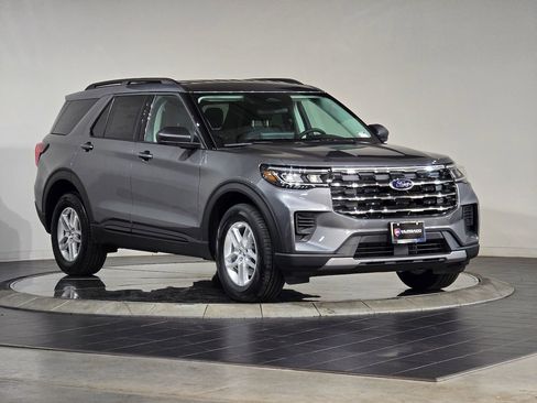New 2026 Ford Explorer Active image 2