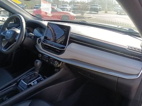 Used 2024 Jeep Compass Limited image 32