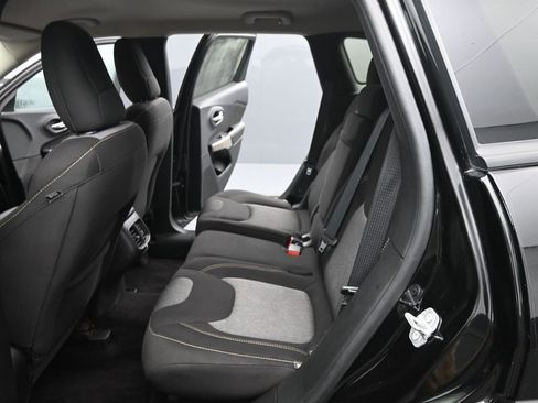 Used 2017 Jeep Cherokee Altitude image 13