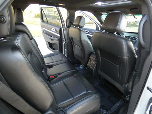 Used 2017 Ford Explorer XLT w/ Equipment Group 202A image 22