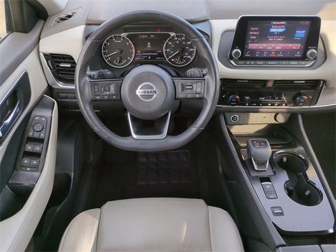 Used 2021 Nissan Rogue SV w/ Premium Package image 16