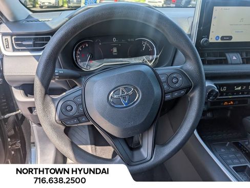 Used 2025 Toyota RAV4 XLE AWD/4WD image 7