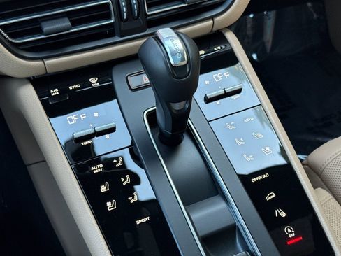 Certified 2025 Porsche Macan image 24