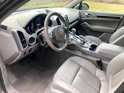 Used 2014 Porsche Cayenne image 19