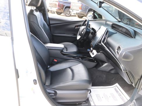 Used 2017 Toyota Prius Prime FWD image 32