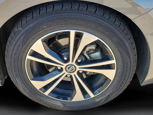 Used 2023 Nissan Sentra SV image 7