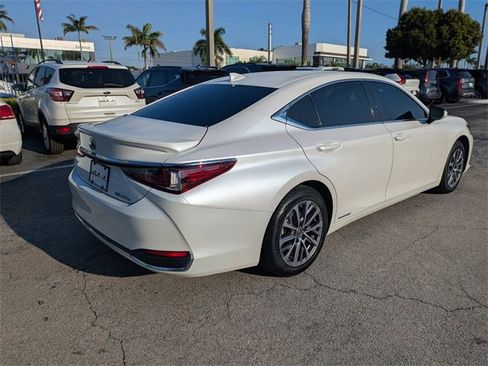 Used 2022 Lexus ES 300h 300h image 4