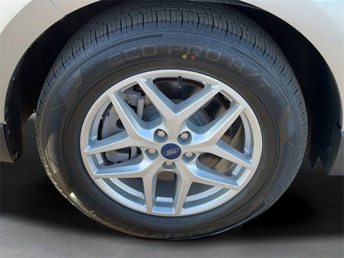 Used 2022 Ford Edge SEL image 9