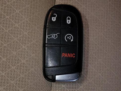 Used 2020 Jeep Grand Cherokee Laredo RWD image 32