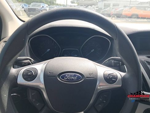 Used 2013 Ford Focus SE w/ SE Winter Pkg FWD image 20