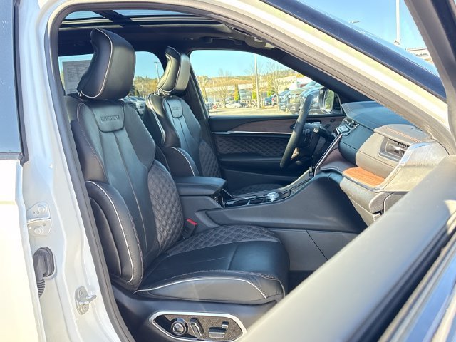 Used 2025 Jeep Grand Cherokee L Summit w/ Obsidian Package AWD/4WD image 27