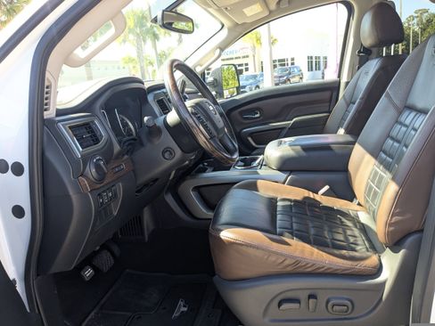 Used 2019 Nissan Titan Platinum Reserve w/ Platinum Utility Package image 10