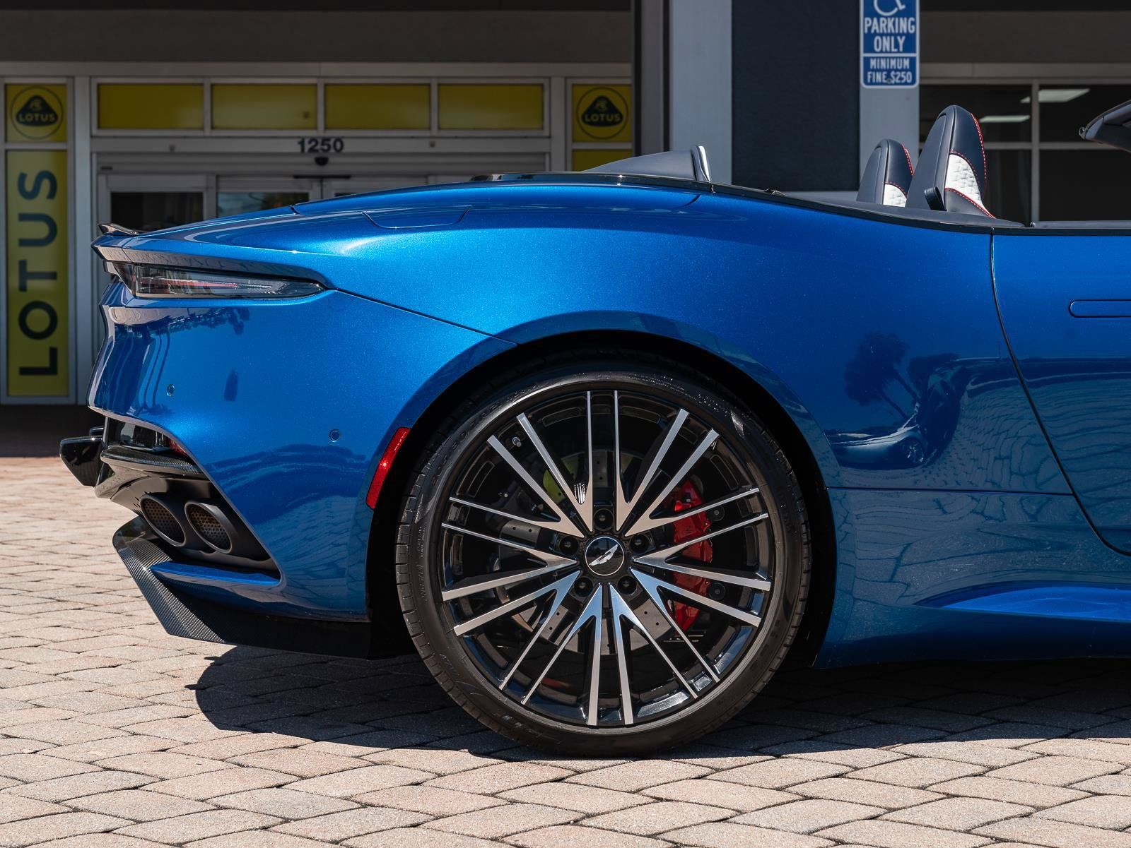 Used 2022 Aston Martin DBS Superleggera Volante RWD image 39