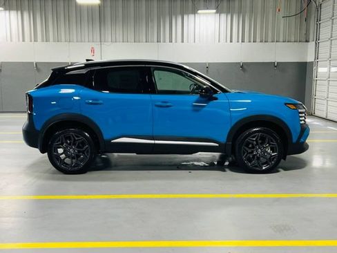New 2026 Nissan Kicks SR FWD image 17