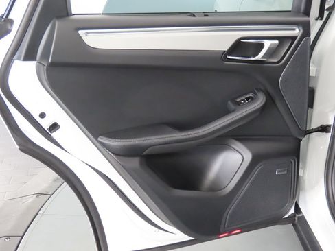 Certified 2026 Porsche Macan AWD/4WD image 47