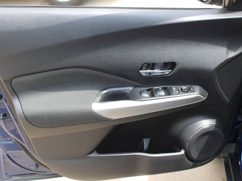 Used 2019 Nissan Kicks SV FWD image 15