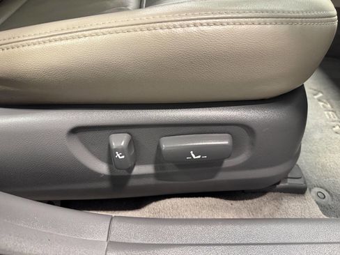 Used 2010 Hyundai Azera Limited w/ Navigation Pkg 3 image 19