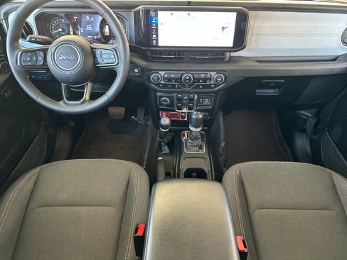 Used 2024 Jeep Wrangler Unlimited AWD/4WD image 12