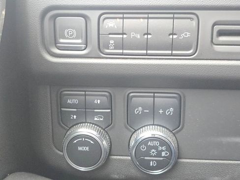 Used 2021 GMC Yukon XL SLT w/ Rear Media and Nav Package image 34