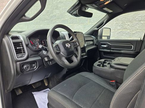 Used 2025 RAM 2500 Big Horn AWD/4WD image 15
