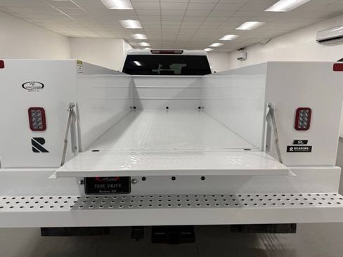 New 2025 GMC Sierra 3500 Pro w/ Convenience Package image 9