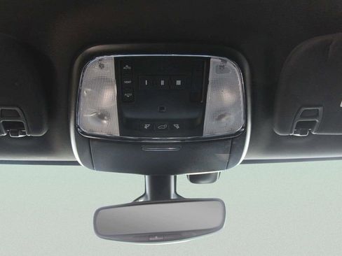 Used 2018 Jeep Grand Cherokee Limited image 18