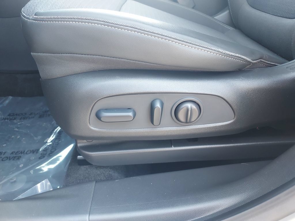 Used 2023 Buick Encore GX Select w/ Safety Package II AWD/4WD image 24