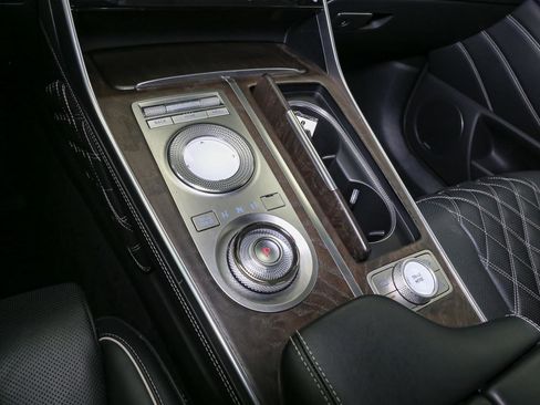 Used 2022 Genesis GV80 3.5T Prestige Signature w/ Winter Weather Package image 38