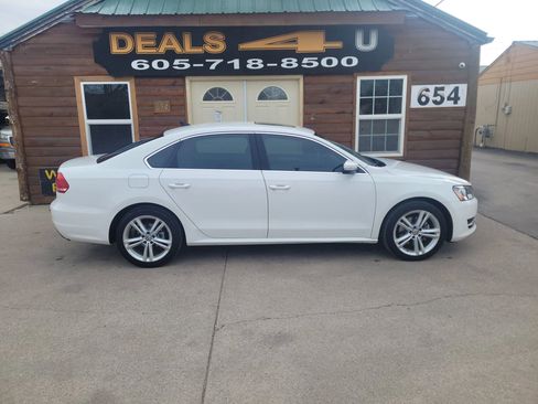 Used 2014 Volkswagen Passat TDI SE image 2