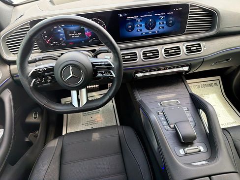 Used 2025 Mercedes-Benz GLS 450 4MATIC image 18