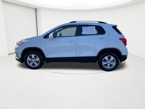 Used 2019 Chevrolet Trax LT w/ LT Convenience Package image 4