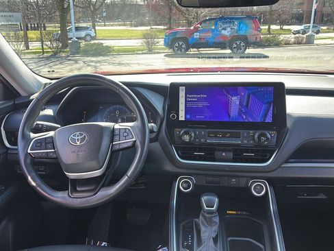 Used 2024 Toyota Grand Highlander XLE image 15