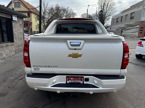 Used 2013 Chevrolet Avalanche LTZ image 5
