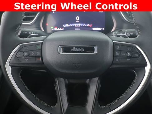 Used 2025 Jeep Grand Cherokee Laredo image 22