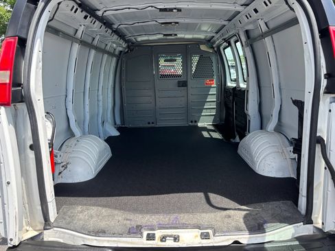 Used 2016 Chevrolet Express 2500 RWD image 9