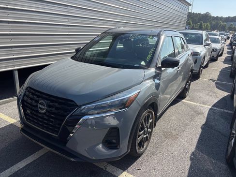 Used 2024 Nissan Kicks SR w/ SR Premium Package FWD image 2