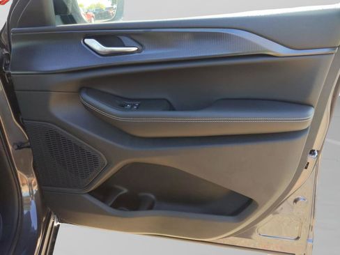 New 2025 Jeep Grand Cherokee L Laredo w/ Luxury Tech Group I RWD image 32