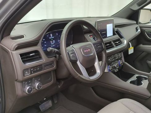 Used 2024 GMC Yukon SLE w/ Gmc Pro Safety Plus Package AWD/4WD image 9
