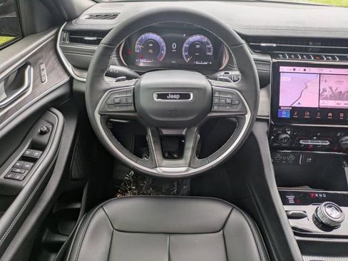 New 2025 Jeep Grand Cherokee L Limited w/ Black Appearance Package image 15