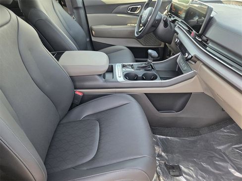 New 2026 Kia Carnival EX image 10