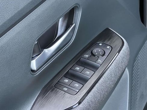 Used 2025 Nissan Kicks SV image 13