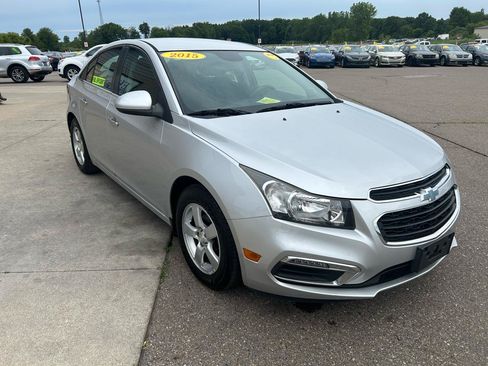 Used 2015 Chevrolet Cruze LT FWD image 3