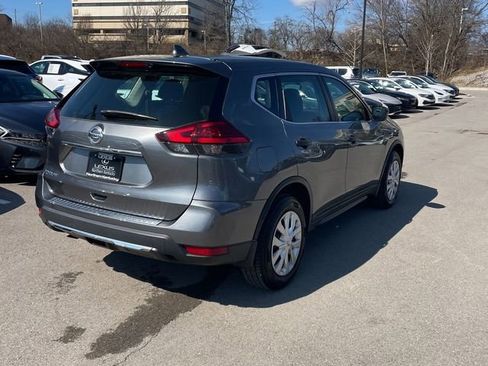 Used 2017 Nissan Rogue S image 3