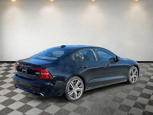Used 2019 Volvo S60 T8 R-Design image 3