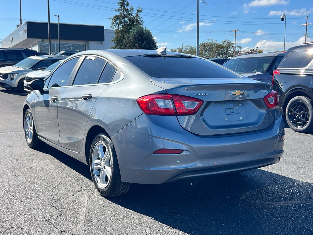 Used 2018 Chevrolet Cruze LT w/ Convenience Package FWD image 9