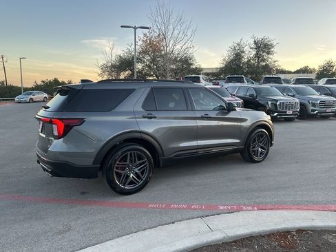 Used 2025 Ford Explorer ST image 10