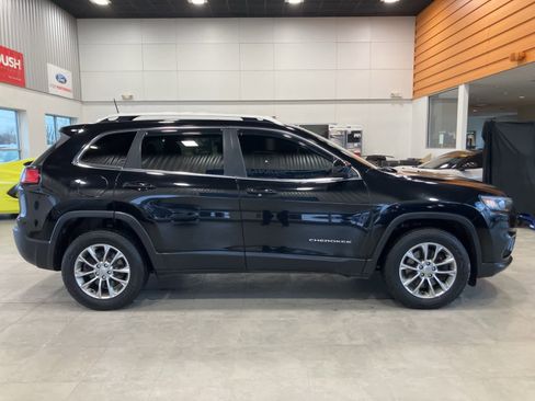 Used 2019 Jeep Cherokee Latitude Plus w/ Comfort/Convenience Group image 4