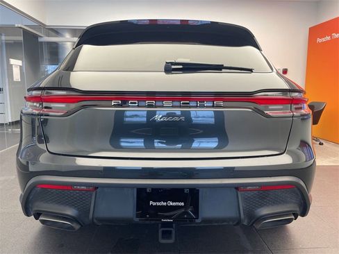 Certified 2025 Porsche Macan image 8